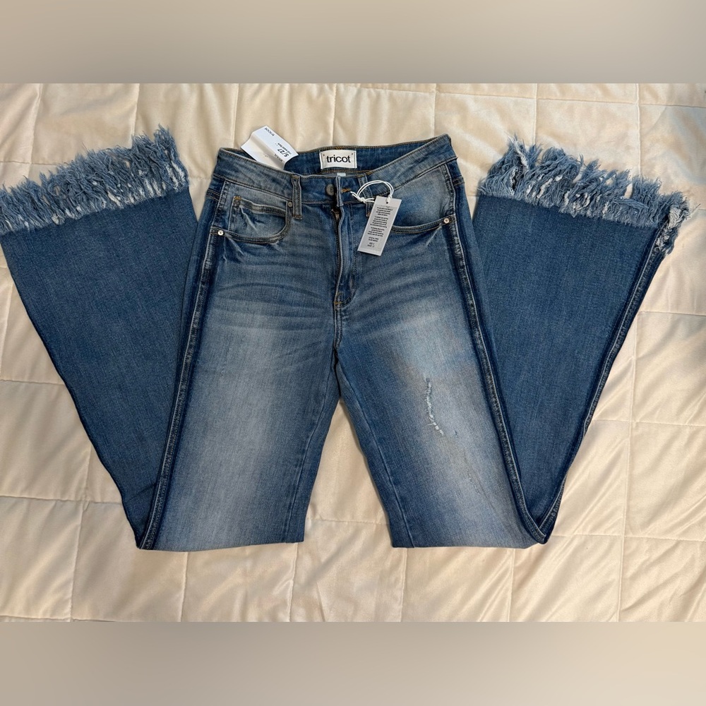 Tricot Brand

Blue Mid Waist Flare Leg Jeans with Distressed Details